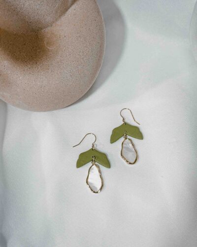 Luz (Olive Green / Shell Pendant)